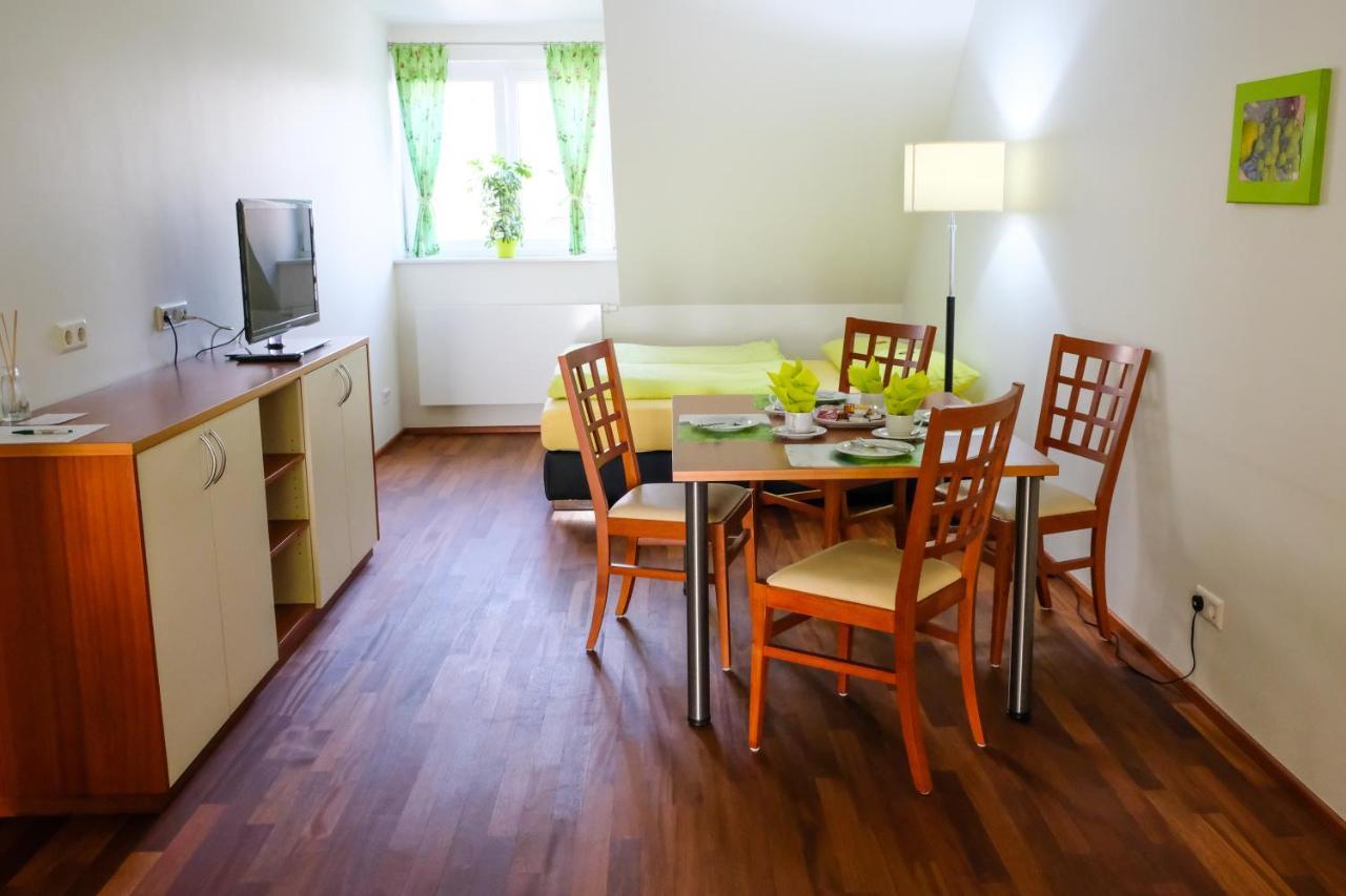Jungingers Aparthotel Holzheim  Екстер'єр фото
