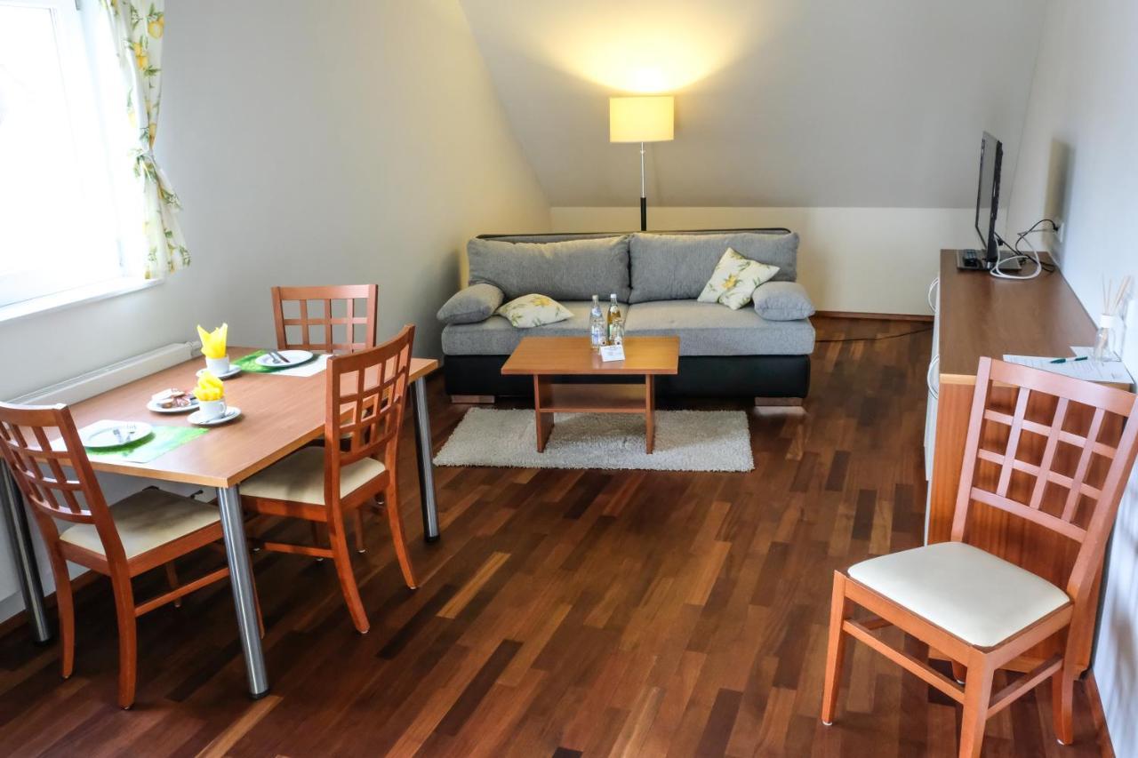 Jungingers Aparthotel Holzheim  Екстер'єр фото
