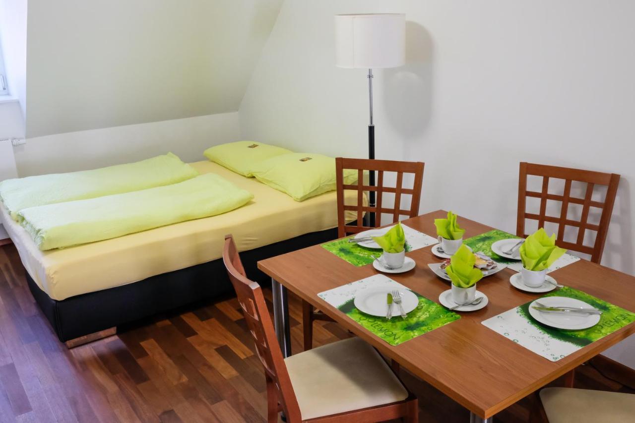 Jungingers Aparthotel Holzheim  Екстер'єр фото